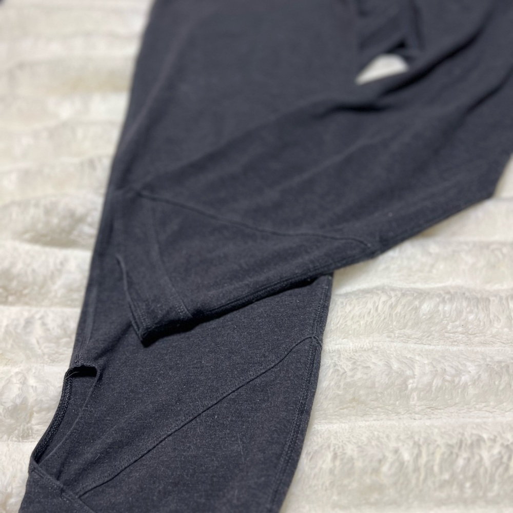 Charcoal grey Old Navy Leggings w/ keyhole ankle